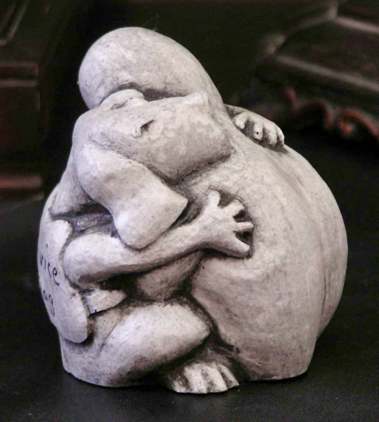 Cremation Everlasting Hug Urn for Pet's Ashes